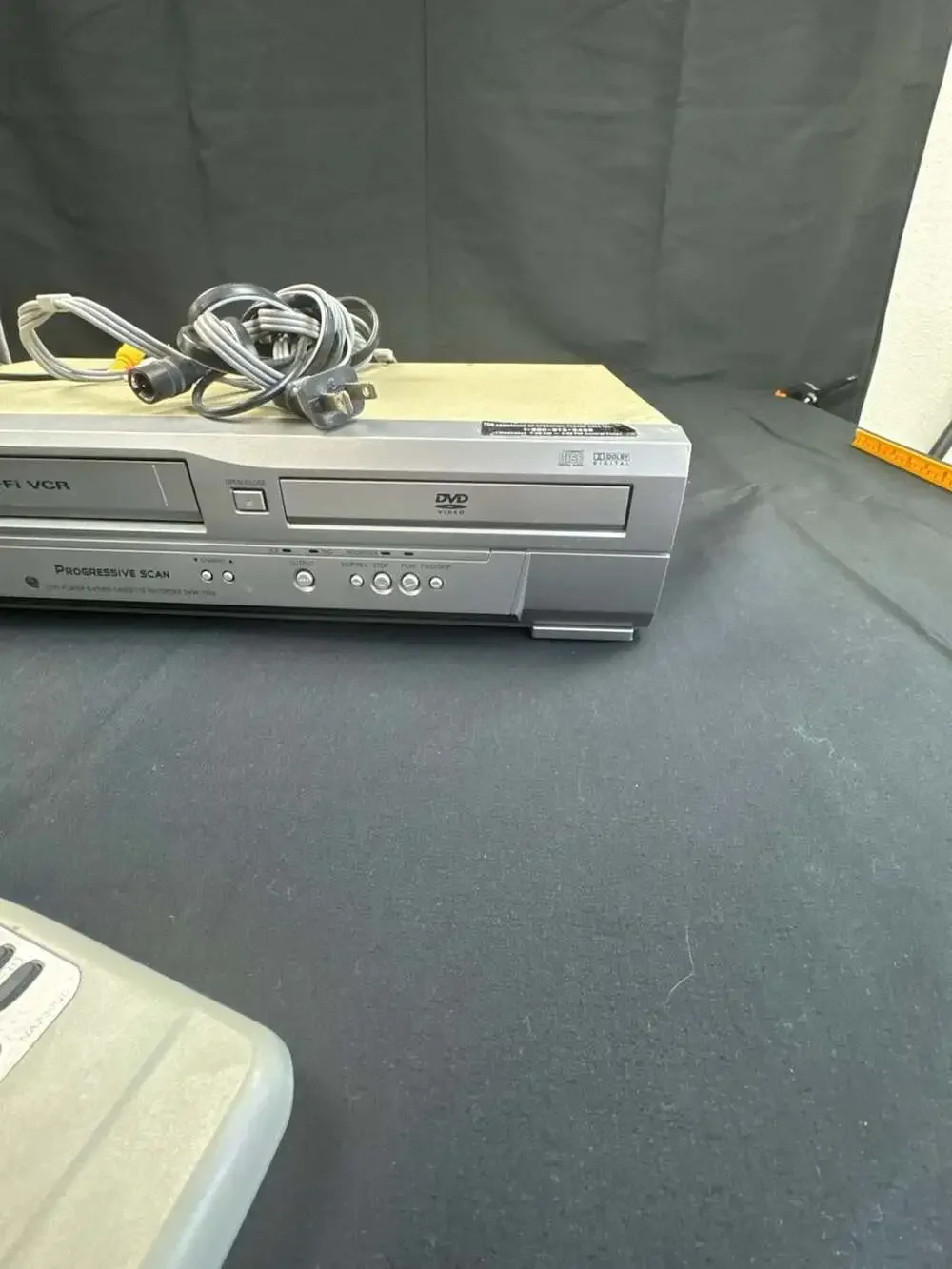 Sanyo DVW-7200 DVD Player & Video Cassette Recorder Combo with Remote